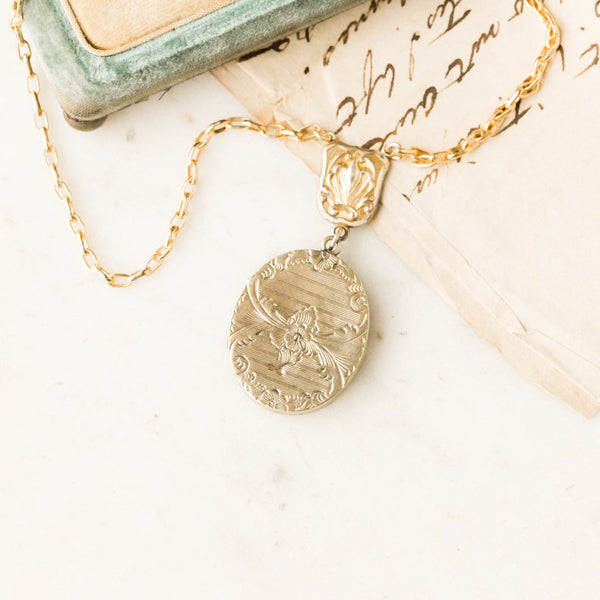 Vivie Victorian Locket