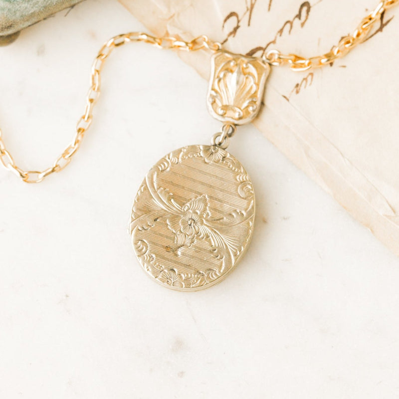 Vivie Victorian Locket