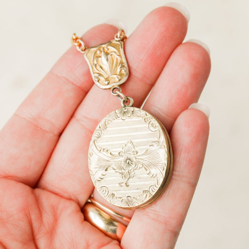 Vivie Victorian Locket